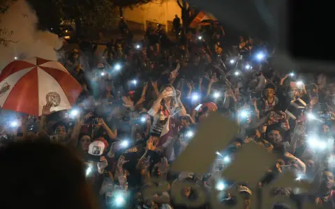 Hinchas de River, en el recibimiento al plantel. Fiel a su costumbre, coparán el Martearena este viernes por la noche por Copa Argentina.