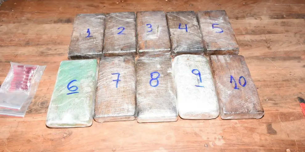 Adaptó 10 kilos de cocaina dentro de una moto.