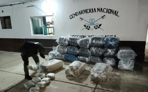 Secuestro de estupefacientes y mercaderia de contrabando en el norte de Salta.