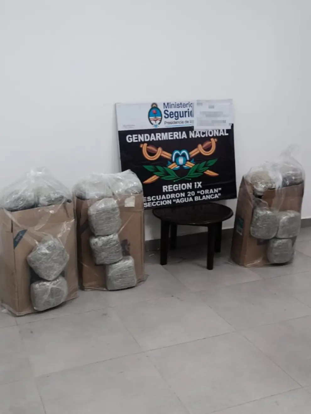 Secuestro de estupefacientes y mercaderia de contrabando en el norte de Salta.