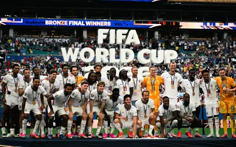 Todos en el podio. Inglaterra goleó 6 a 4 a Francia en un partido memorable e histórico y se quedó con el tercer puesto del Mundial 2026.