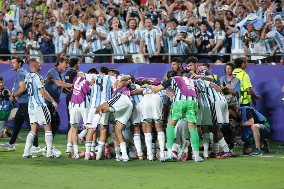 Todos juntos: La Selección argentina, a 90 o 120 minutos de coronarse nuevamente campeón del Mundo.