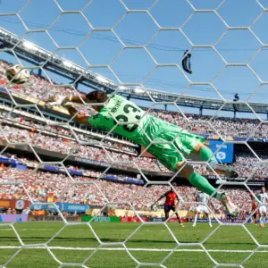 El Dibu Martínez salvó las "papas" de una final para el olvido: Los puntajes de la Selección tras la derrota ante España