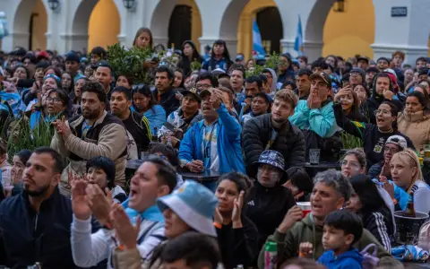 Momentos de la final argentina vs España plaza 9 de Julio 