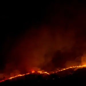 Salteño murió al intentar salvar su precaria vivienda del avance del fuego