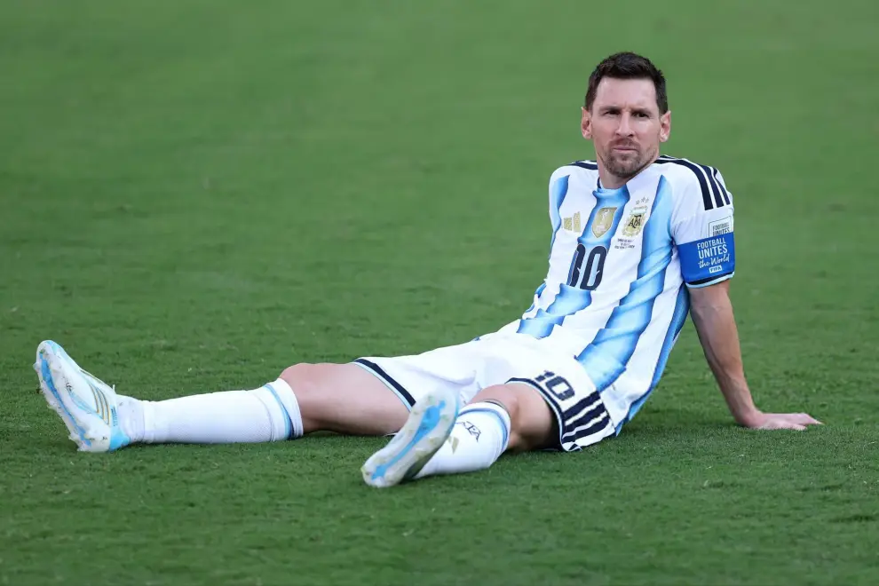 Messi sentado tras el pitazo final en Nueva Jersey.
