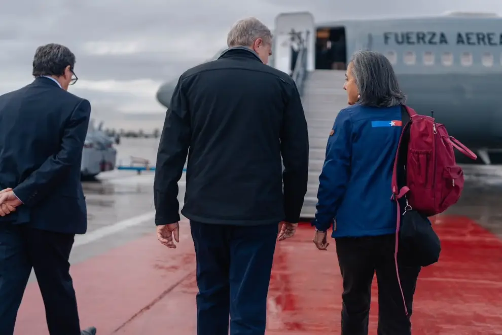 El presidente Kast, junto a sus ministros, saliendo rumbo a Coquimbo en medio de la emergencia.