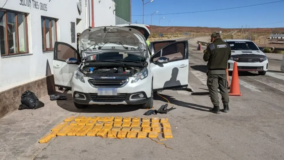 Los paquetes con cocaína secuestrados por la Gendarmería.