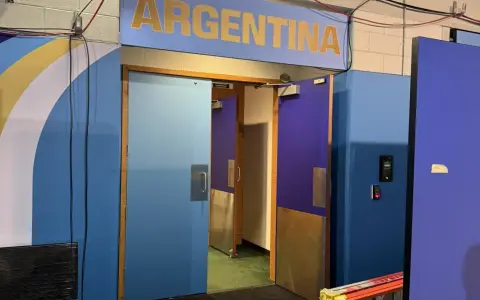 El vestuario de la Selección argentina en Nueva Jersey, donde Leo Messi dio una arenga al plantel.