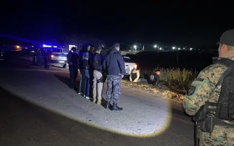 Los funcionarios jujeños interceptados y detenidos.