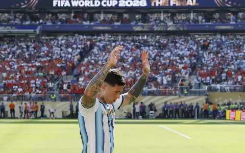 Enzo Fernández pide disculpas tras irse expulsado en la final ante España.