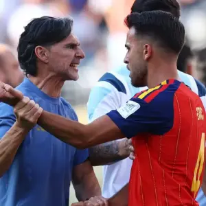 Trompada del Ratón Ayala a Dani Olmo y Paredes contra todos: la FIFA abrió un expediente por los incidentes en la final