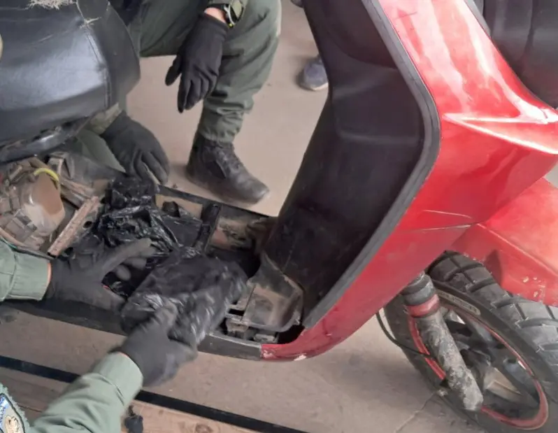 Con la ayuda del can Apache, se hallaroncasi 11 kilos de cocaína ocultos en el chasis de una moto, en el norte salteño