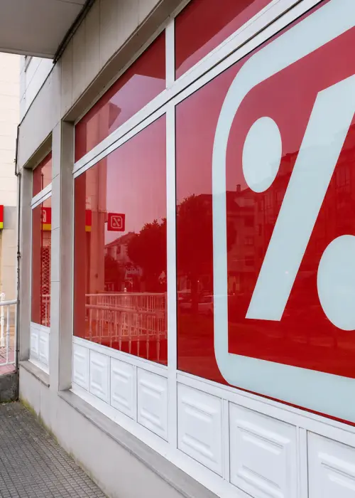 La cadena de supermercados busca comprador o socio pese al ordenamiento del año pasado.