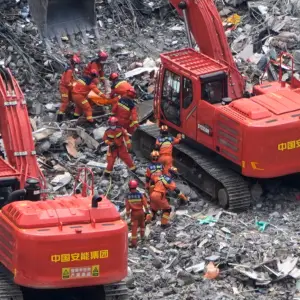 Desastre en China: Ascienden a 11 los muertos por el colapso de una montaña en Chongqing y buscan a 50 desaparecidos