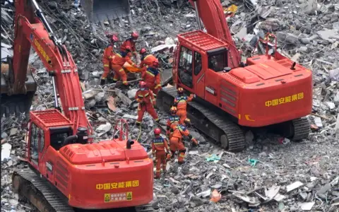 Colapso de una montaña en China dejaba 11 muertos y 50 desaparecidos