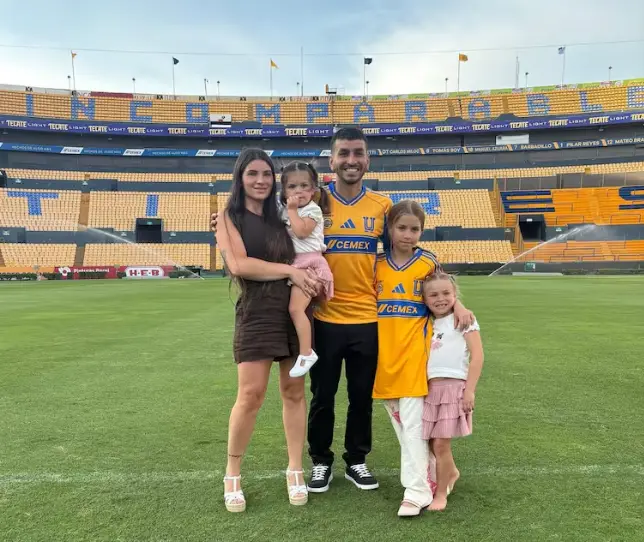 Ángel Correa junto a su familia