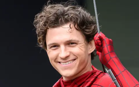 Tom Holland palpitó el estreno del nuevo film de Spider-Man.