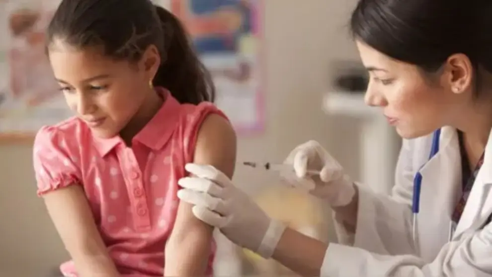 La vacunación es la principal recomendación de las autoridades sanitarias