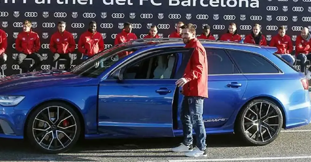 Audi SQ7: El argentino también condujo el vehículo alemán durante su etapa en el club catalán.