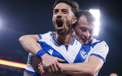 Manuel Lanzini grita con alma y vida su gol, el que le dio al fortín el primer triunfo del campeonato.