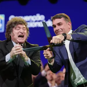 "Hay que parar la basura socialista"