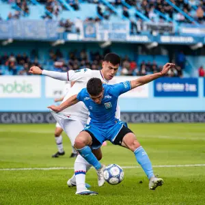 La "Yaguineta" se planta: El DT ídolo de Gimnasia y Tiro hizo respirar al apremiado Estudiantes de Río Cuarto en su debut