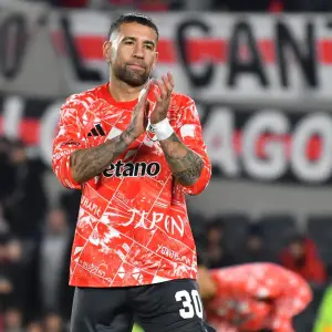 Ni el debut de Otamendi frenó la furia de los hinchas contra el plantel de River luego de la derrota