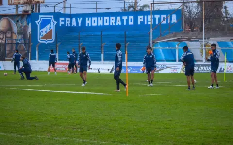 El último entrenamiento del plantel antoniano antes de partir a Corrientes.