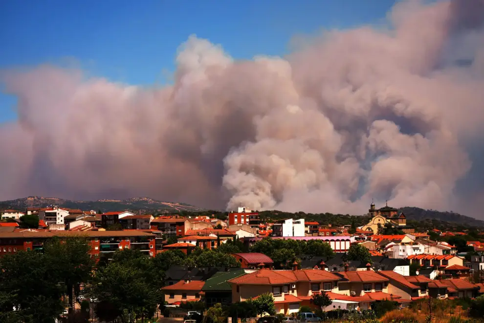 El humo se elevaba sobre La Adrada, en la provincia española de Ávila, al oeste de Madrid.