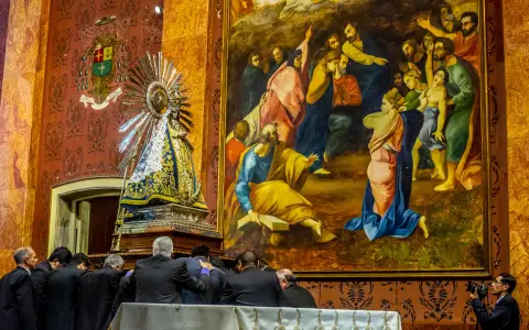 Entronización de las imágenes del Milagro 