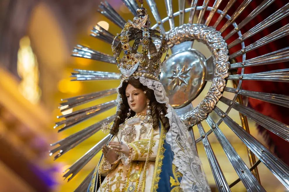 Entronización de las imágenes del milagro 