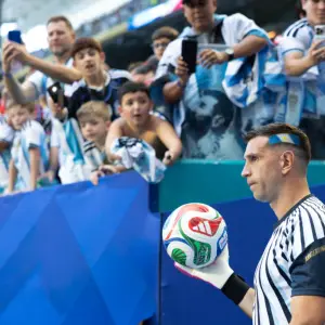 Juventus acelera por el Dibu Martínez y ya inició gestiones para sacarlo del Aston Villa