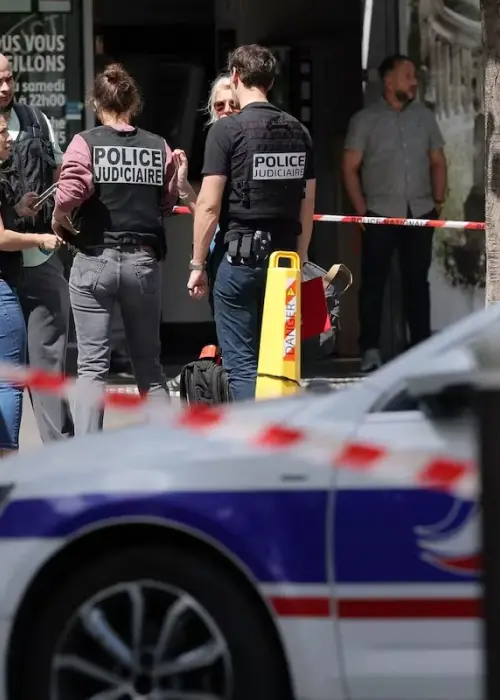 Detuvieron a un hombre en París tras apuñalar a tres mujeres.