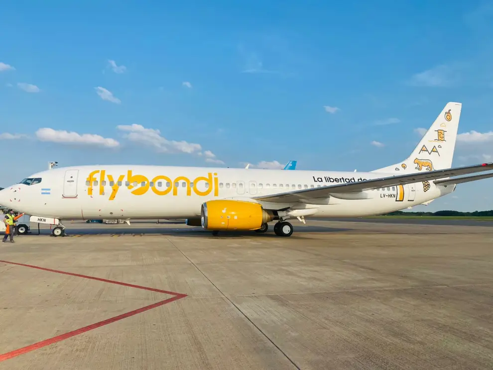 Crisis en Flybondi, con más de 100 vuelos cancelados y 40 empleados suspendidos