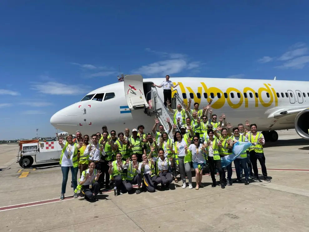 Los ex trabajadores de Flybondi reclaman el pago de los retiros voluntarios acordados hace meses 