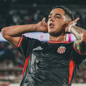 El exBoca que amargó a River y le hizo el "Topo Gigio" en el Monumental afronta graves problemas: su expareja lo denunció por violencia de género