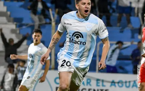 Lautaro Gordillo celebra el gol de penal de Gimnasia ante Maipú.