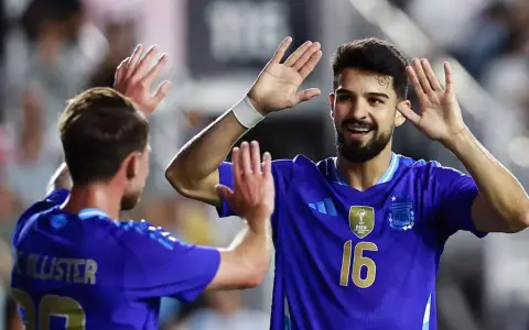 El Flaco López daría el salto a Europa tras el Mundial.